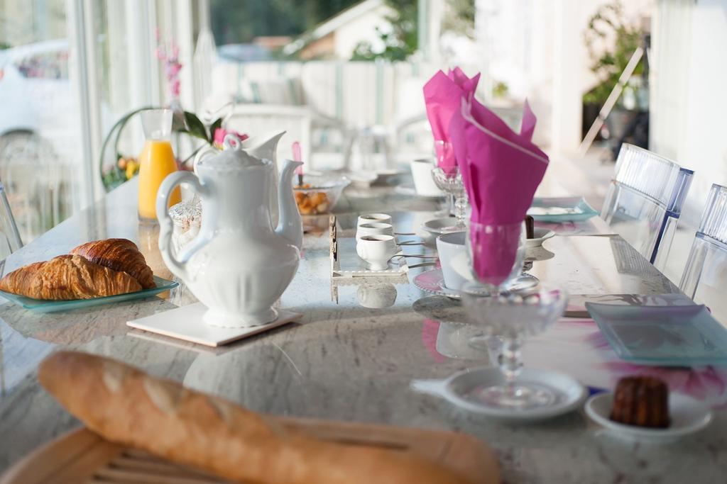 Les Raisins du Bonheur Bed and Breakfast Puisseguin Værelse billede